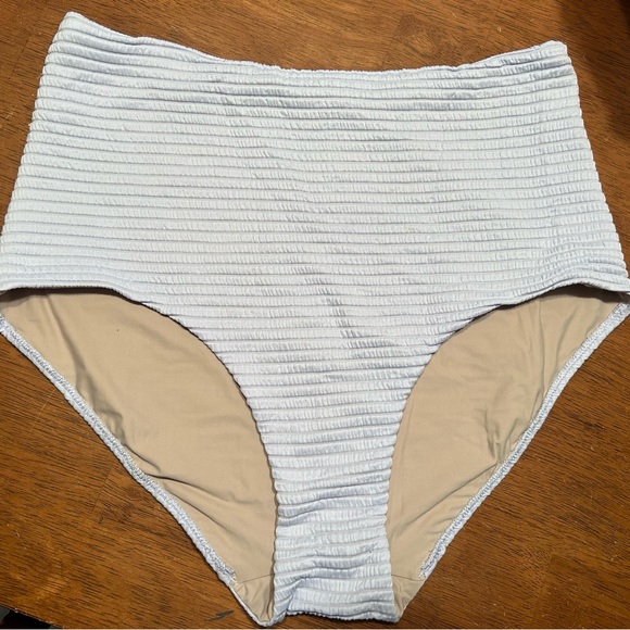 Lululemon smocked high wasted swim bottoms only (size 8) - Picture 5 of 8